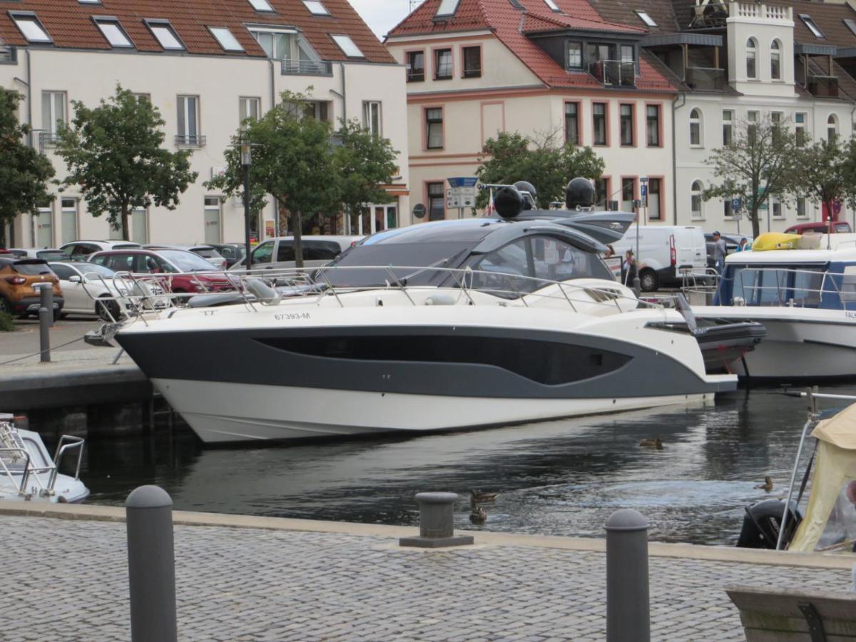 Ferienwohnungen "Marie" Mit Terrassen, Inclusive Park- Und Stellplaetze Am Haus, Mueritz-Strand Nur 700M, Altstadt 10Min, Ruhige Lage, Waren  Dış mekan fotoğraf